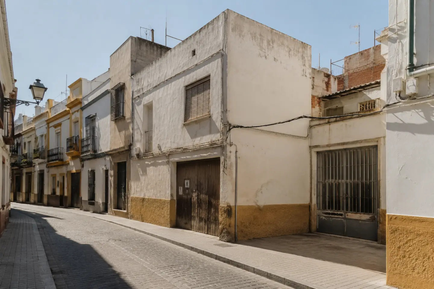 Parcela urbana preparada para estudiar una vivienda unifamiliar